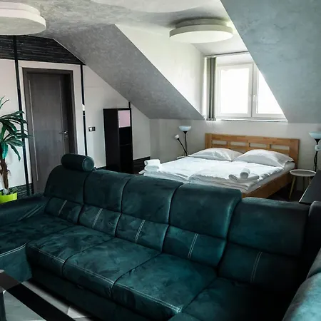 Jurkos Hotel *